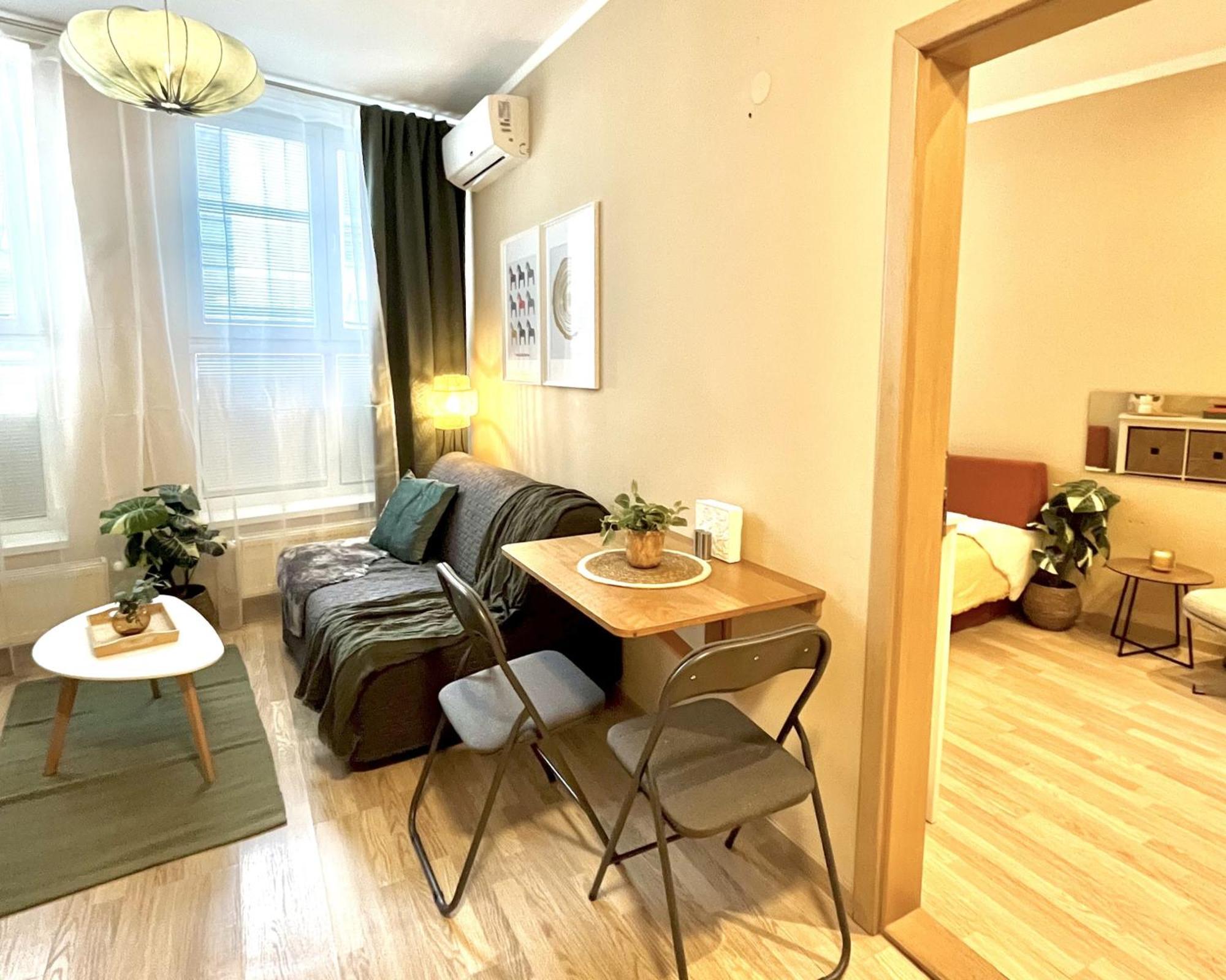 Apartment Jenny - Old Town, Free Private Parking, Ac Bratislava Extérieur photo
