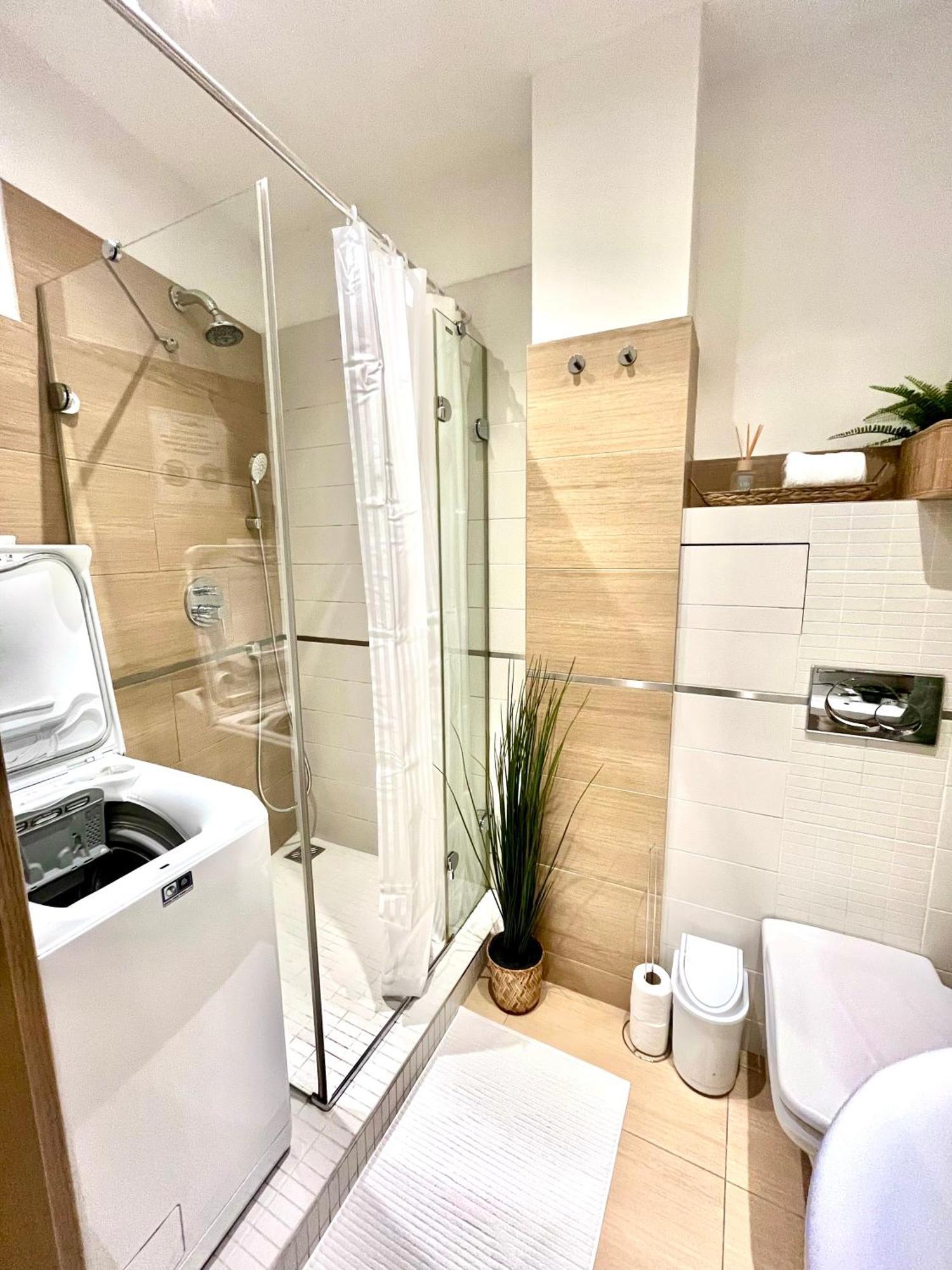 Apartment Jenny - Old Town, Free Private Parking, Ac Bratislava Extérieur photo
